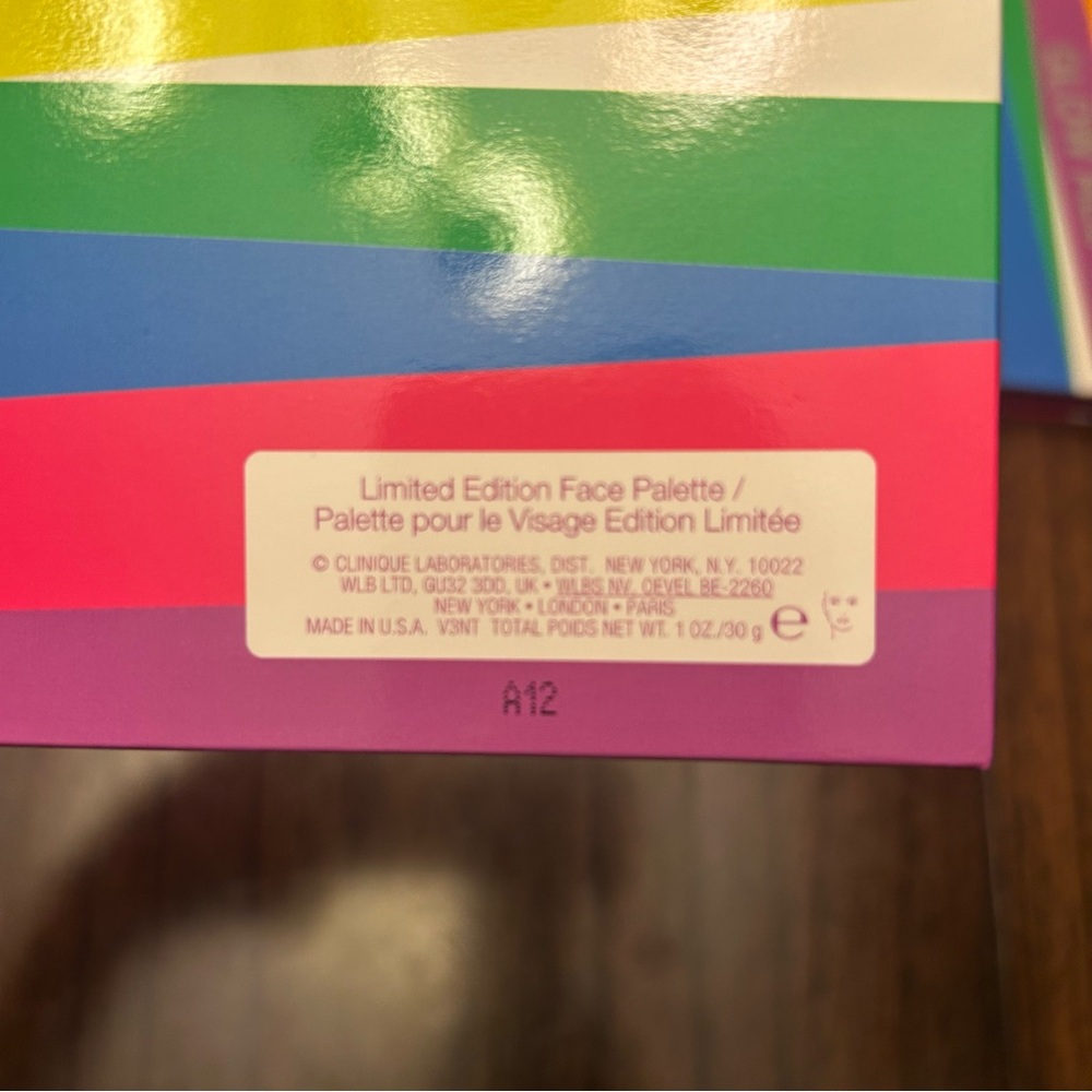 NEW Clinique “Glow all out” face pallet (medium to deeper skin tones) - Picture 8 of 8